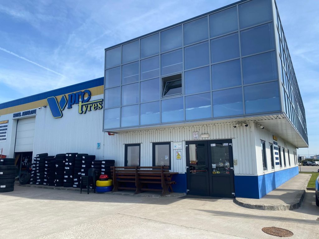Echipa Pro Tyres la o interventie de vulcanizare mobila camioane spre Arad
